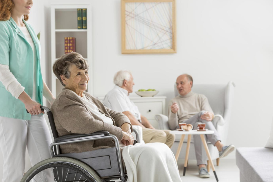 Comparing Elderly Living Communities: Amenities, Costs, and Care